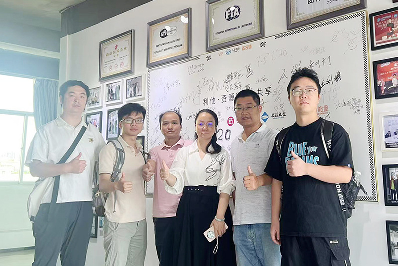 Mr. Wang from Shenzhen University of Science and Technology Innovation led his elite team of five to visit Renben International