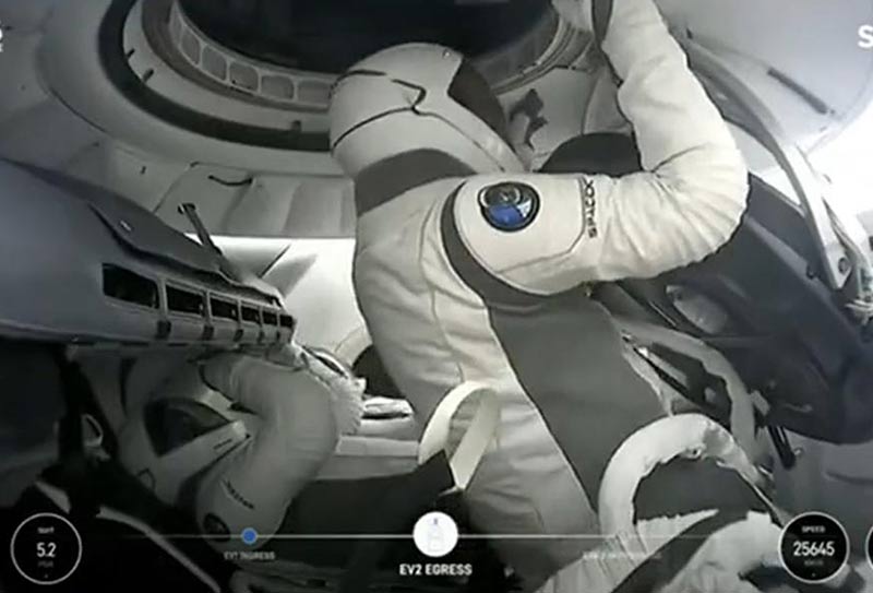 Salute innovation, explore infinite: SpaceX extravehicular spacesuits - the pinnacle of human intelligent wearables!