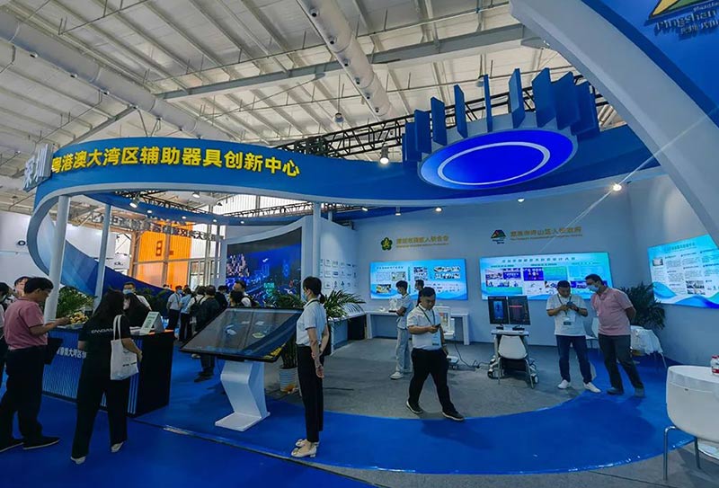 Shenzhen Renben International Technology Clothing showcased the company's latest research and development of spinal health protective clothing at the China International Welfare Expo